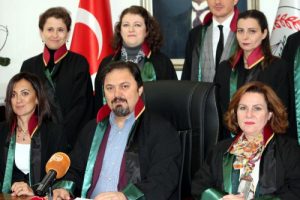 Bursa Barosu Başkanı Altun: Şiddet g&ouml;r&uuml;yorsan susma, şikayet et
