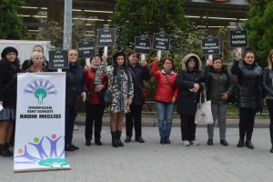 Kadınlardan kadına y&ouml;nelik şiddete tepki