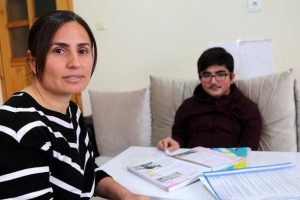 Cam kemik hastasına 'y&uuml;rekten' dokunuş