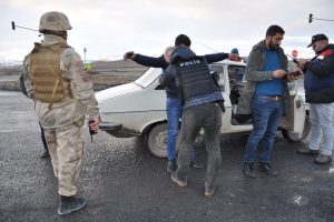 Vali de asayiş uygulamasına katıldı