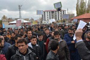 Elektrik protestosu sırasında 1 kişi kalp krizinden &ouml;ld&uuml;