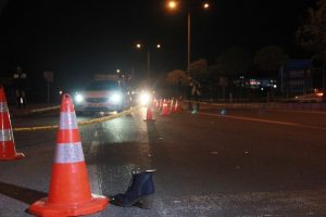 Otomobilin &ccedil;arptığı anne ve 2 yaşındaki kızı hayatını kaybetti