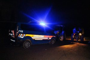 Devrilen trakt&ouml;r&uuml;n altında kalan şahıs hayatını kaybetti