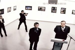 Karlov'u AK Parti'nin iftarında vuracaklardı
