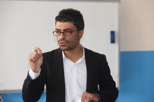 30 kişinin &ouml;ld&uuml;ğ&uuml; faciadan kurtuldu, &ouml;ğretmen oldu