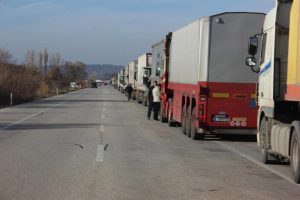 Kapıkule'de 13 kilometre tır kuyruğu