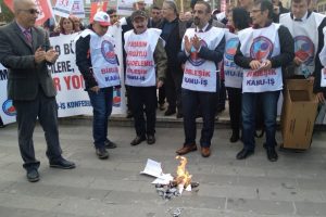 Bursa'da &ouml;ğretmenler bordro yaktı !