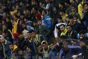 Ankarag&uuml;c&uuml; taraftarı Beşiktaş ma&ccedil;ında kalp krizi ge&ccedil;irdi