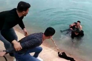 Sulama kanalına d&uuml;şen &ccedil;ocukları vatandaşlar kurtardı