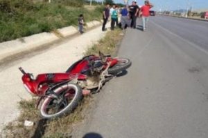 Motosikletten d&uuml;şen &ccedil;ocuk can verdi!