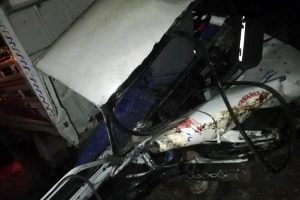 Kamyonet ile otomobil &ccedil;arpıştı: 6 yaralı