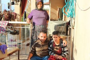 Hırsızlar ikinci kez engelli gen&ccedil;leri eve mahkum etti