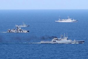 Rus ve Ukrayna savaş gemileri arasında sıcak temas