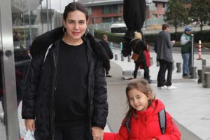 Buse Varol, İzmir'den misafirlerini ağırladı