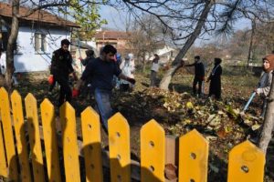 Bursa'da 110 &uuml;niversiteli gen&ccedil;, 8 saatte okulu yeniledi