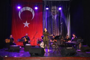 Konserin gelirini kanser hastalarına bağışladılar
