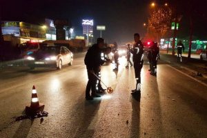 Motosiklet yayaların arasına daldı: 1 &ouml;l&uuml;, 3 yaralı