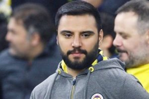 &Uuml;nl&uuml; şarkıcıdan Comolli'ye sert tepki! "Yok ol..."