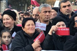 G&uuml;rcistan halkı ırk&ccedil;ılığa karşı y&uuml;r&uuml;d&uuml;