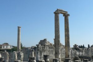 2 bin yıllık Apollon Tapınağı batıyor