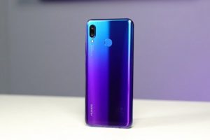 O model ekrana g&ouml;m&uuml;l&uuml; kamera ile geliyor!