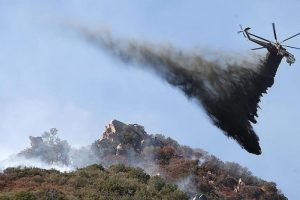 Kalifornia tarihinin en b&uuml;y&uuml;k yangını kontrol altında