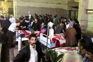 İran'daki depremde yaralı sayısı artıyor