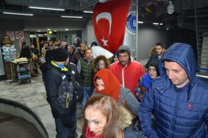 Bursa'da turistler teleferikte uzun kuyruklar oluşturdu