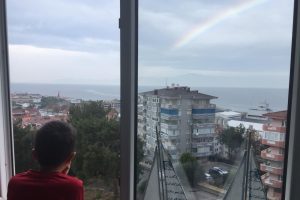 Bursa'da denizdeki g&ouml;kkuşağı b&uuml;y&uuml;ledi