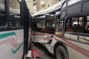 Belediye otob&uuml;sleri &ccedil;arpıştı: 18 yaralı