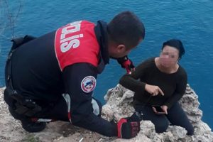 Eşiyle tartışınca intihara kalkıştı