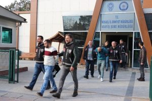 13 yerinden bı&ccedil;aklanarak &ouml;ld&uuml;r&uuml;len şahsın 2 katil zanlısı tutuklandı