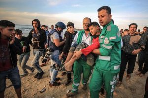 İsrail g&uuml;&ccedil;leri Gazze sahilinde 3 Filistinliyi yaraladı