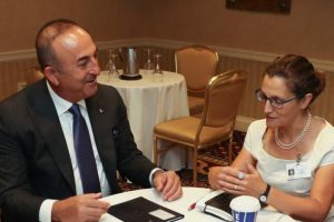 &Ccedil;avuşoğlu Kanadalı mevkidaşı Freeland ile telefonda g&ouml;r&uuml;şt&uuml;