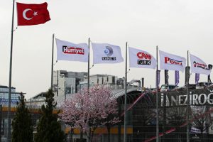 "Şizofren portreler sekt&ouml;r&uuml; kirletti, bunların bir&ccedil;oğu istihbarat&ccedil;ı diye ge&ccedil;iniyor"