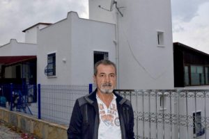 Satış sırasında imzaladığı senet nedeniyle iki evine haciz geldi