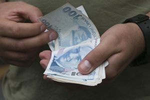 "A&ccedil;lık sınırı 1943, yoksulluk sınırı 6328 lira"