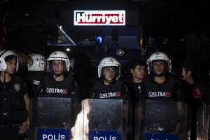 H&uuml;rriyet gazetesi binasına zarar verme davası: 25 kişi hakkında karar