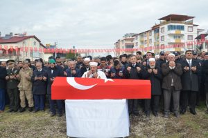 Kansere yenik d&uuml;şen asker, son yolculuğuna uğurlandı