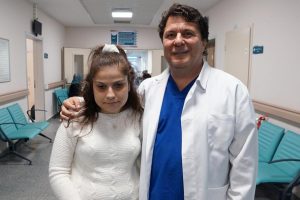 Hayatını kurtaran doktorla 20 yıl sonra tanıştı