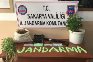 Sakarya'da uyuşturucu operasyonu: 3 g&ouml;zaltı