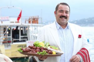 Ata Demirer'den &ccedil;iğ k&ouml;fte dersi