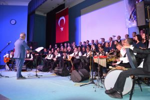 &Ouml;ğretmenler korosundan muhteşem konser