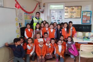 Bursalı minikler polis amcalarıyla buluştu