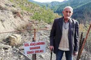 Bah&ccedil;e sahibi yolu ulaşıma kapattı