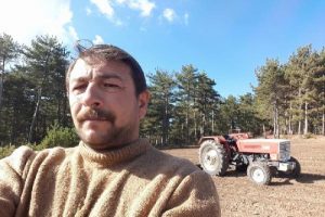 Talihsiz adam ağacın altında can verdi