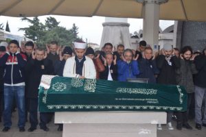 Usta oyuncu Uğur Kıvılcım son yolculuğuna uğurlandı