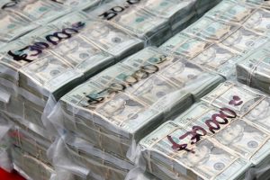 El Chapo evinde para destelerinden masa kurmuş