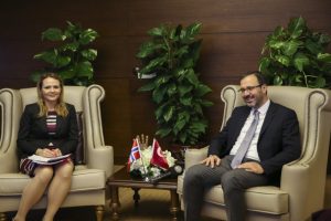 Bakan Kasapoğlu Norve&ccedil;li bakanla bir araya geldi