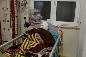 K&ouml;pr&uuml;den trenin &uuml;zerine atladılar!